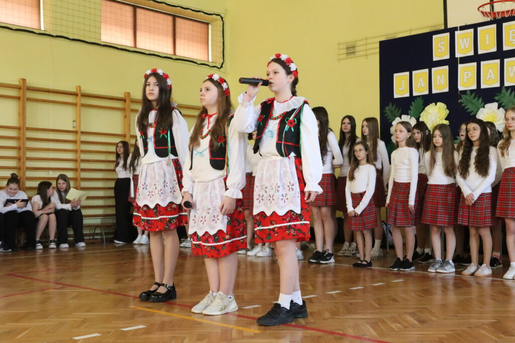 IMG_7204-1024x683 Uczniowie uczcili rocznicę śmierci Jana Pawła II