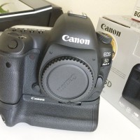 Canon EOS 5D Classic Camera-28-135mm Ultradźwiękowy obiektyw-Filtry-Lampa-Akcesoria